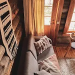Pikkukelo - Doorstep Bus - Sauna - Traditional Log * Levi