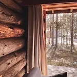 Pikkukelo - Doorstep Bus - Sauna - Traditional Log Levi
