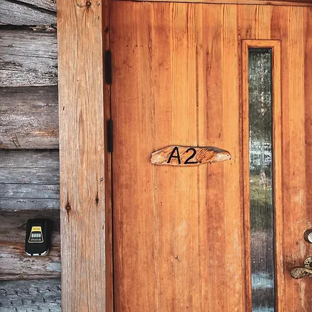Pikkukelo - Doorstep Bus - Sauna - Traditional Log Apartamento *