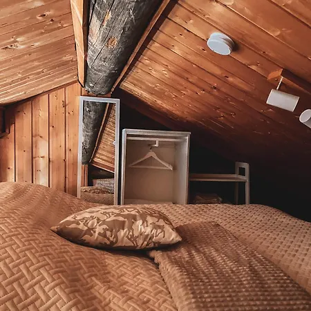 Pikkukelo - Doorstep Bus - Sauna - Traditional Log Apartment Levi