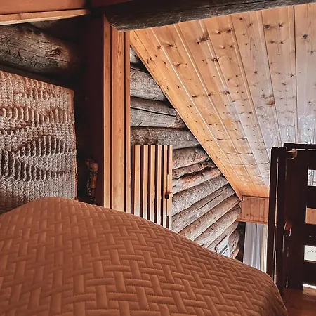 Huoneisto Pikkukelo - Doorstep Bus - Sauna - Traditional Log