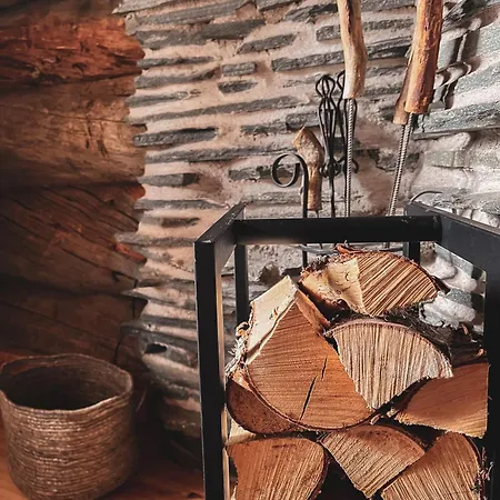 Pikkukelo - Doorstep Bus - Sauna - Traditional Log Huoneisto *