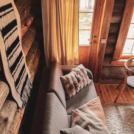 Pikkukelo - Doorstep Bus - Sauna - Traditional Log * Levi